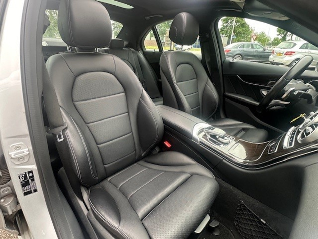 Mercedes-Benz C-Klasse 180 Ambition l AMG l Panoromadak l Luchtvering Airmatic l Camera l Leder Twin l LED l Airconditioning l PTS l 47955148-13.jpg | Sterdome B.V.