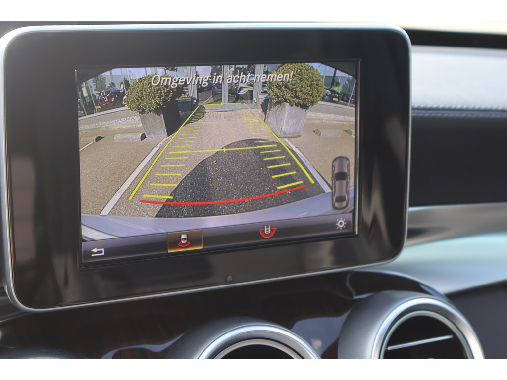 Mercedes-Benz C-Klasse 180 Ambition l AMG l Panoromadak l Luchtvering Airmatic l Camera l Leder Twin l LED l Airconditioning l PTS l 47955148-20.jpg | Sterdome B.V.