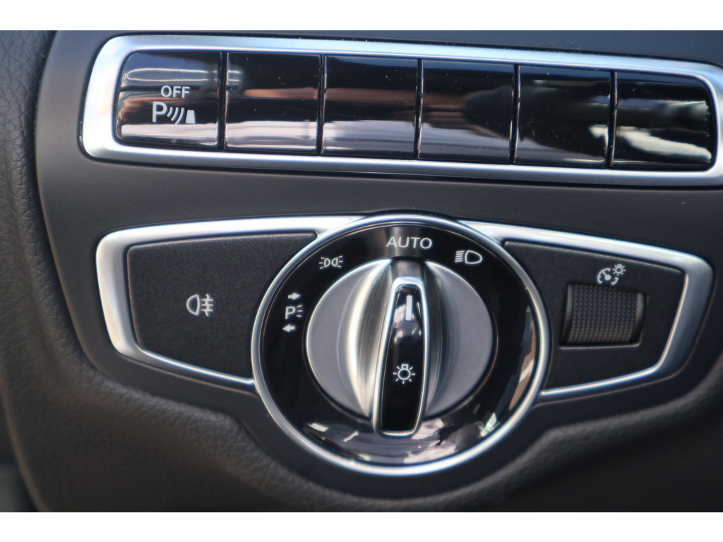 Mercedes-Benz C-Klasse 180 Ambition l AMG l Panoromadak l Luchtvering Airmatic l Camera l Leder Twin l LED l Airconditioning l PTS l 47955148-25.jpg | Sterdome B.V.