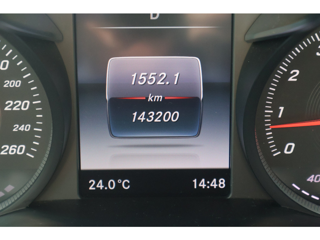 Mercedes-Benz C-Klasse 180 Ambition l AMG l Panoromadak l Luchtvering Airmatic l Camera l Leder Twin l LED l Airconditioning l PTS l 47955148-26.jpg | Sterdome B.V.