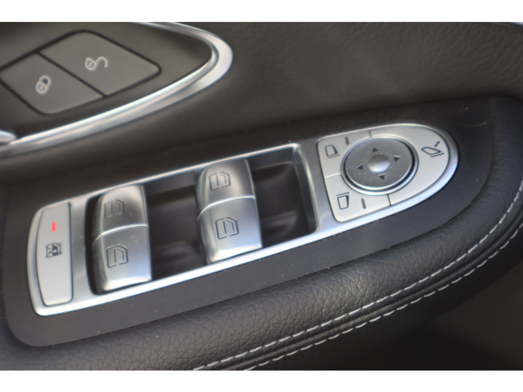 Mercedes-Benz C-Klasse 180 Ambition l AMG l Panoromadak l Luchtvering Airmatic l Camera l Leder Twin l LED l Airconditioning l PTS l 47955148-28.jpg | Sterdome B.V.