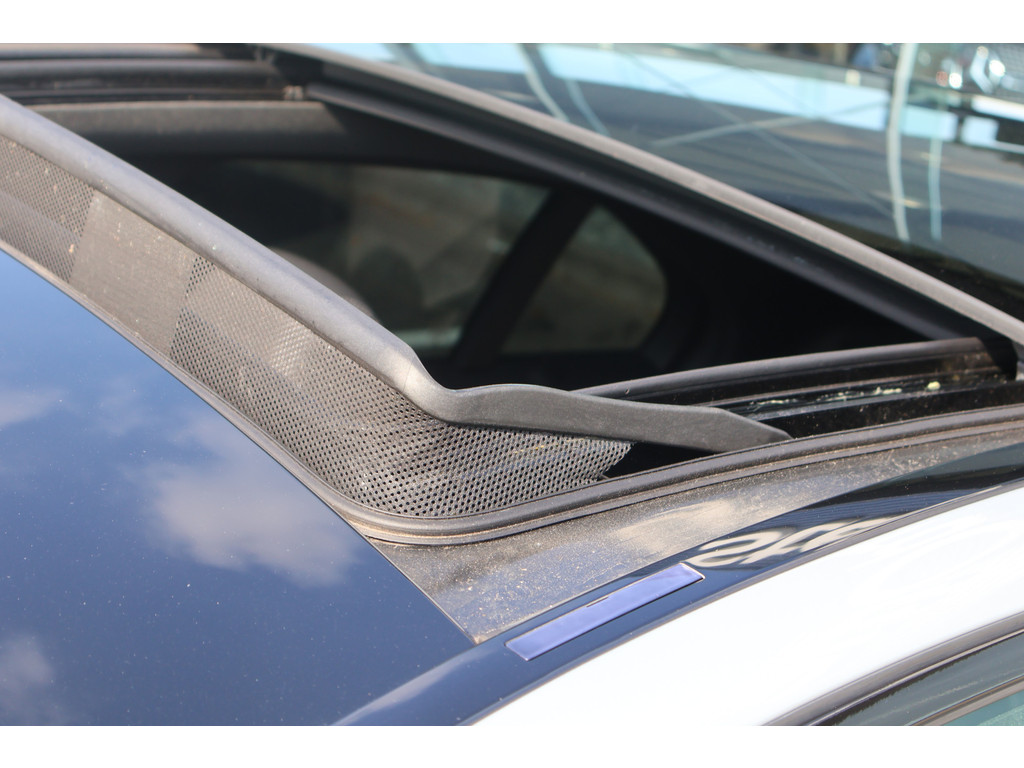 Mercedes-Benz C-Klasse 180 Ambition l AMG l Panoromadak l Luchtvering Airmatic l Camera l Leder Twin l LED l Airconditioning l PTS l 47955148-29.jpg | Sterdome B.V.