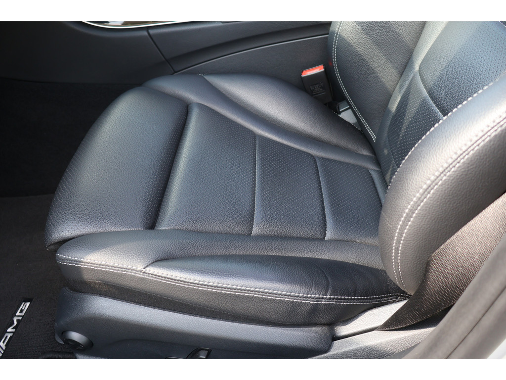 Mercedes-Benz C-Klasse 180 Ambition l AMG l Panoromadak l Luchtvering Airmatic l Camera l Leder Twin l LED l Airconditioning l PTS l 47955148-35.jpg | Sterdome B.V.