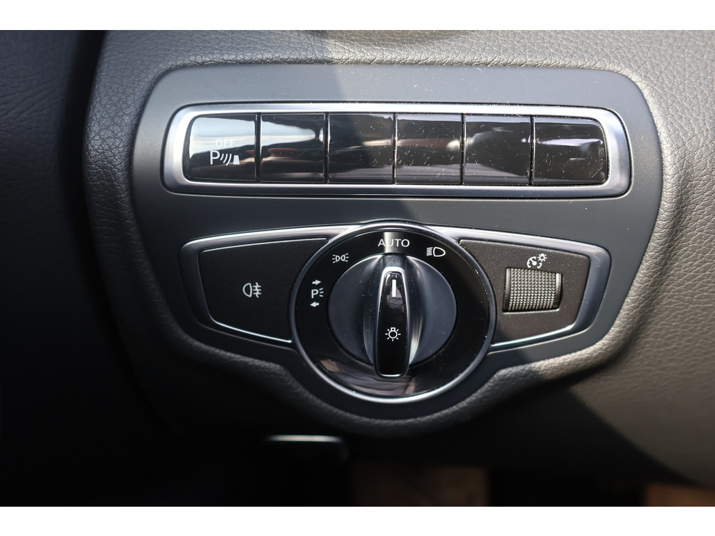 Mercedes-Benz C-Klasse 180 Ambition l AMG l Panoromadak l Luchtvering Airmatic l Camera l Leder Twin l LED l Airconditioning l PTS l 47955148-44.jpg | Sterdome B.V.