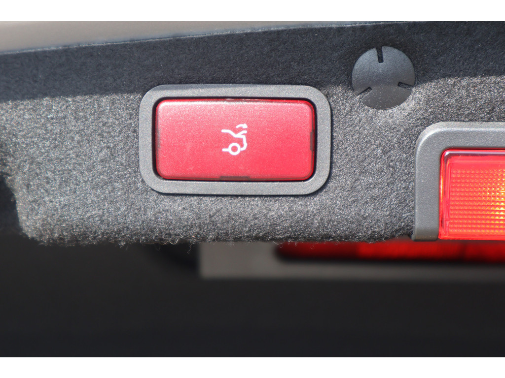 Mercedes-Benz C-Klasse 180 Ambition l AMG l Panoromadak l Luchtvering Airmatic l Camera l Leder Twin l LED l Airconditioning l PTS l 47955148-47.jpg | Sterdome B.V.