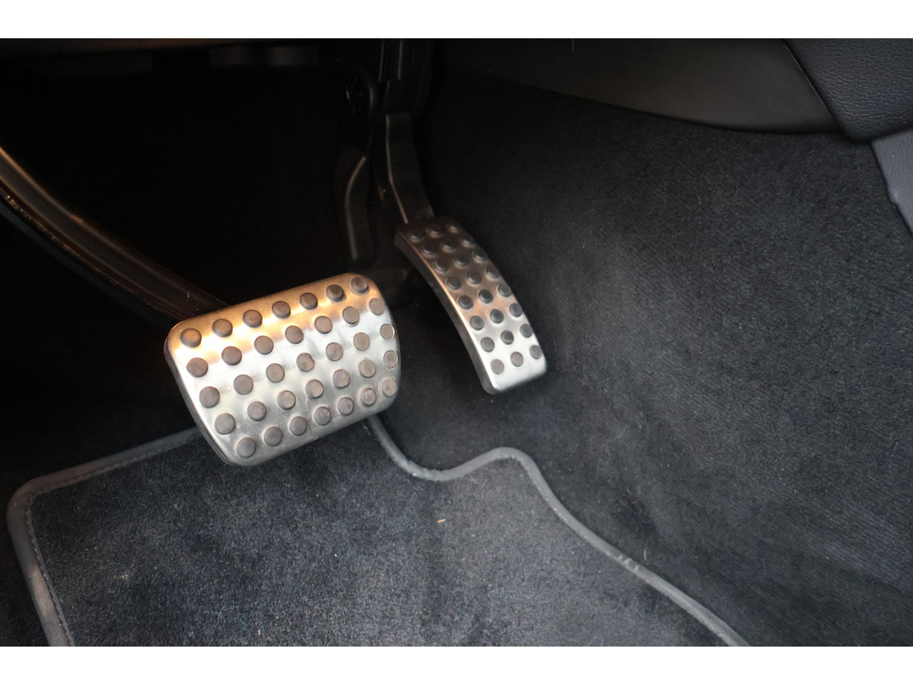 Mercedes-Benz GLE 500 4MATIC AMG Sport Edition l V8 456 PK l AIRMATIC l Panoramadak l Memory pakket l Wegklapbare trekhaak l Night pakket l Sport 48183797-30.jpg | Sterdome B.V.