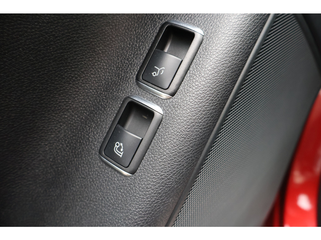 Mercedes-Benz GLE 500 4MATIC AMG Sport Edition l V8 456 PK l AIRMATIC l Panoramadak l Memory pakket l Wegklapbare trekhaak l Night pakket l Sport 48183797-42.jpg | Sterdome B.V.