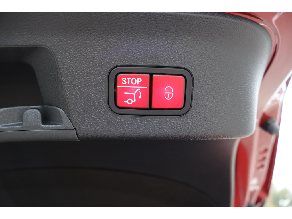 Mercedes-Benz GLE 500 4MATIC AMG Sport Edition l V8 456 PK l AIRMATIC l Panoramadak l Memory pakket l Wegklapbare trekhaak l Night pakket l Sport 48183797-45.jpg | Sterdome B.V.