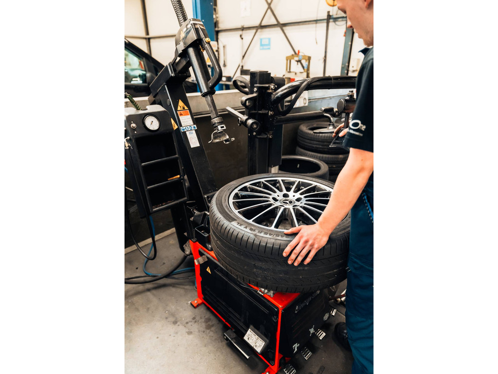 Mercedes-Benz C-Klasse Cabrio 300 Premium AMG Plus Pack l Memory pakket l MULTIBEAM LED l Aircap & Airscarf l MBUX l Head Up l 360 gr Camera l 48452929-30.jpg | Sterdome B.V.