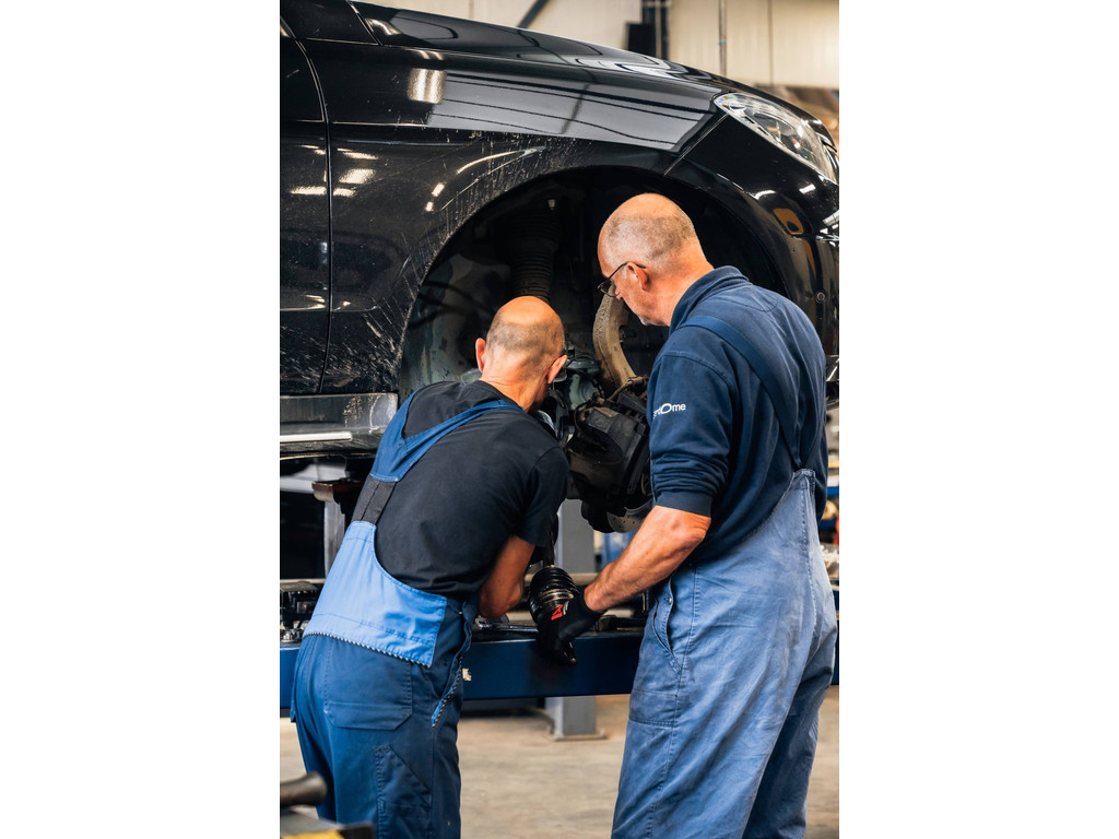 Mercedes-Benz C-Klasse Cabrio 300 Premium AMG Plus Pack l Memory pakket l MULTIBEAM LED l Aircap & Airscarf l MBUX l Head Up l 360 gr Camera l 48452929-31.jpg | Sterdome B.V.