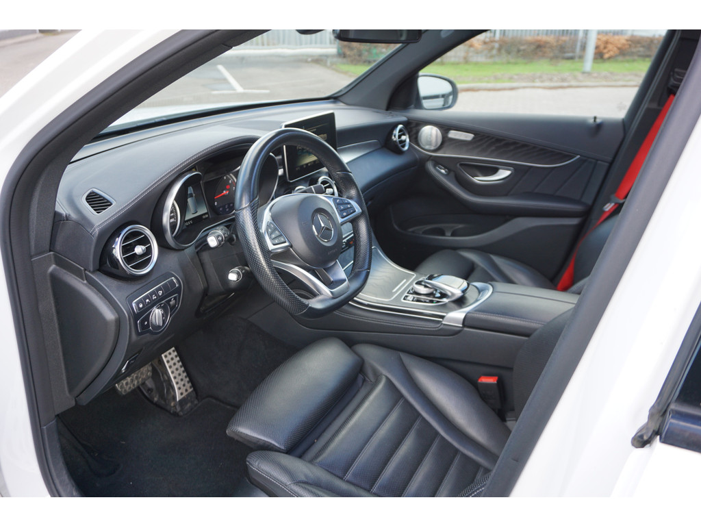 Mercedes-Benz GLC 300 4MATIC l AMG line l 245 PK l Panoramadak l Burmester l Stoelkoeling en stoelverwarming l Keyless Go l Distronic l Trekhaak w 48530313-1.jpg | Sterdome B.V.