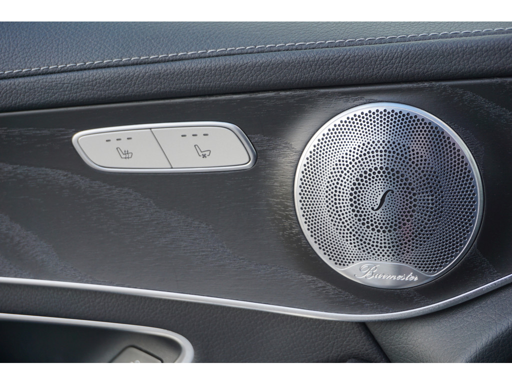 Mercedes-Benz GLC 300 4MATIC l AMG line l 245 PK l Panoramadak l Burmester l Stoelkoeling en stoelverwarming l Keyless Go l Distronic l Trekhaak w 48530313-10.jpg | Sterdome B.V.