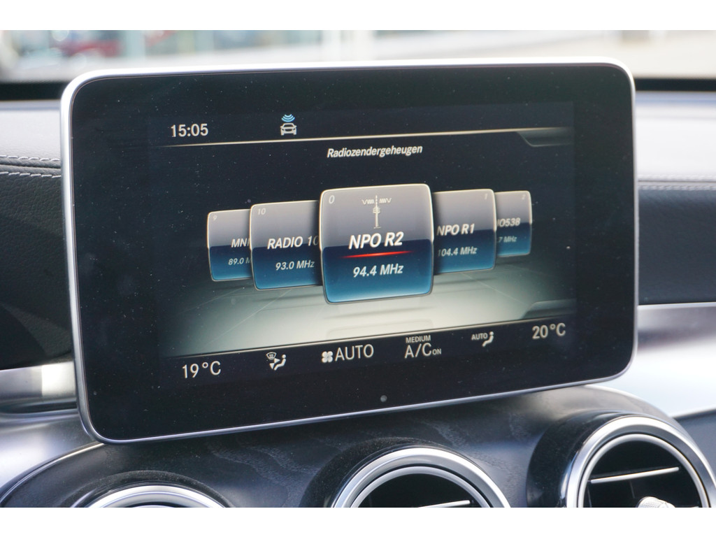 Mercedes-Benz GLC 300 4MATIC l AMG line l 245 PK l Panoramadak l Burmester l Stoelkoeling en stoelverwarming l Keyless Go l Distronic l Trekhaak w 48530313-11.jpg | Sterdome B.V.