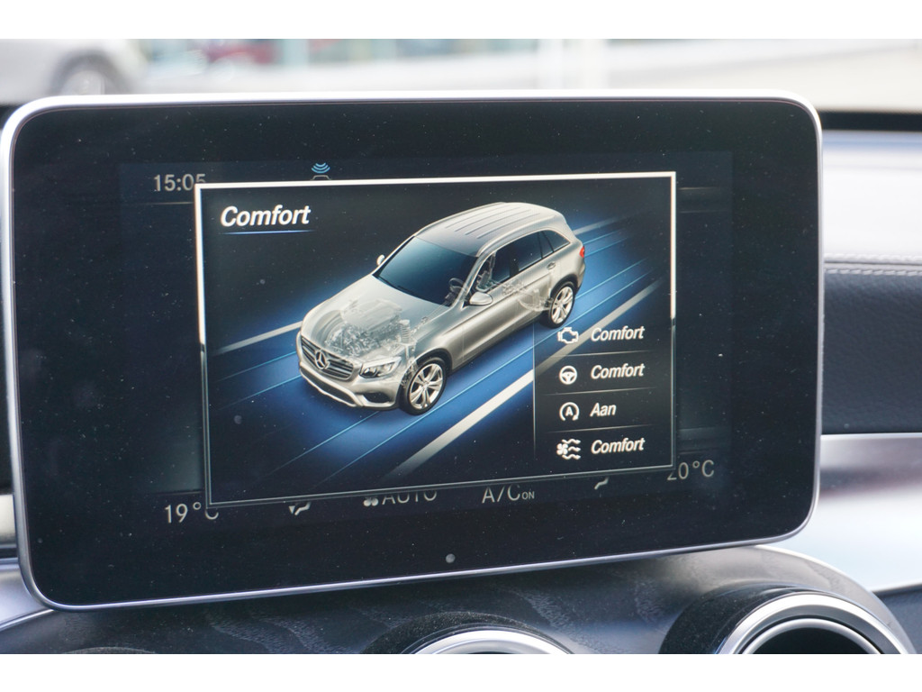 Mercedes-Benz GLC 300 4MATIC l AMG line l 245 PK l Panoramadak l Burmester l Stoelkoeling en stoelverwarming l Keyless Go l Distronic l Trekhaak w 48530313-13.jpg | Sterdome B.V.