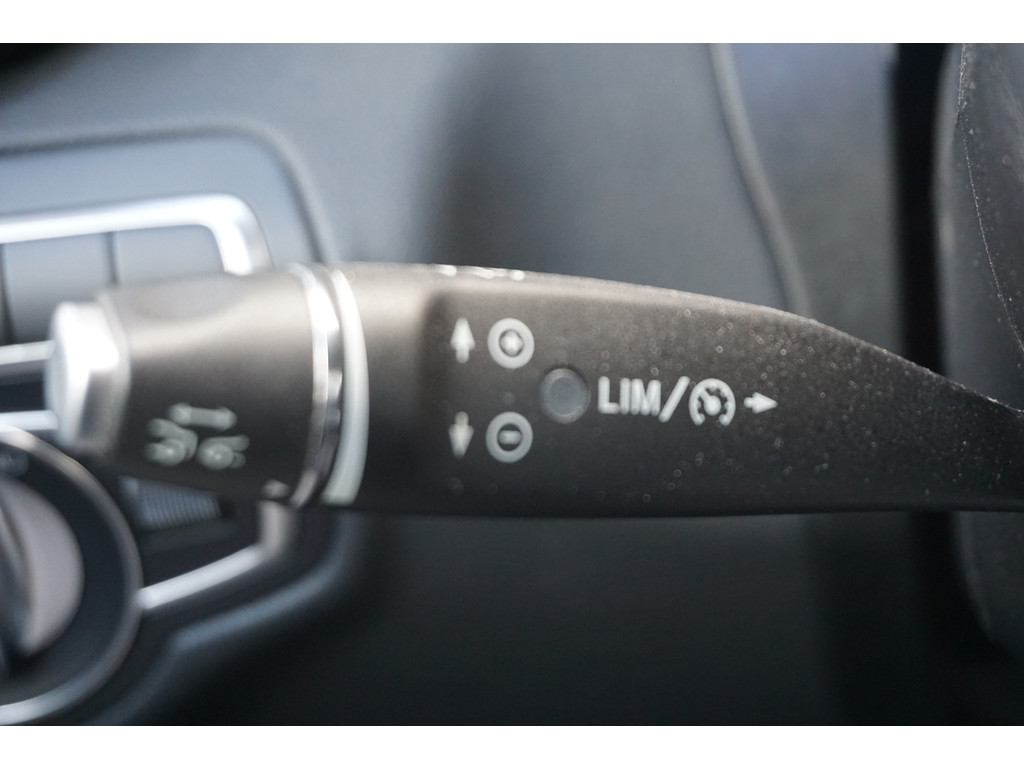 Mercedes-Benz GLC 300 4MATIC l AMG line l 245 PK l Panoramadak l Burmester l Stoelkoeling en stoelverwarming l Keyless Go l Distronic l Trekhaak w 48530313-15.jpg | Sterdome B.V.