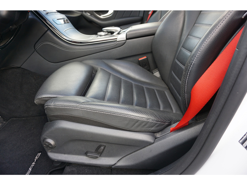 Mercedes-Benz GLC 300 4MATIC l AMG line l 245 PK l Panoramadak l Burmester l Stoelkoeling en stoelverwarming l Keyless Go l Distronic l Trekhaak w 48530313-17.jpg | Sterdome B.V.