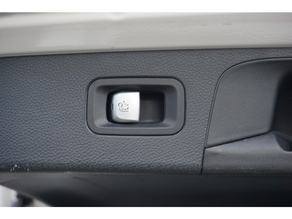 Mercedes-Benz GLC 300 4MATIC l AMG line l 245 PK l Panoramadak l Burmester l Stoelkoeling en stoelverwarming l Keyless Go l Distronic l Trekhaak w 48530313-19.jpg | Sterdome B.V.