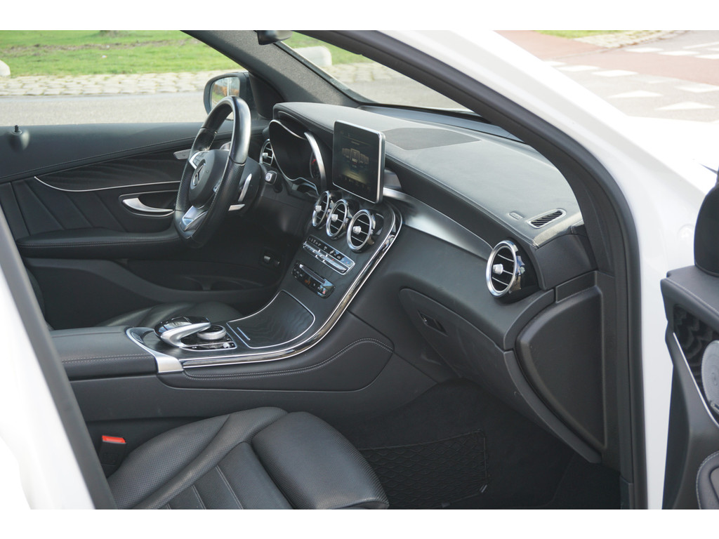 Mercedes-Benz GLC 300 4MATIC l AMG line l 245 PK l Panoramadak l Burmester l Stoelkoeling en stoelverwarming l Keyless Go l Distronic l Trekhaak w 48530313-22.jpg | Sterdome B.V.