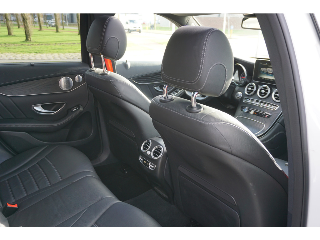 Mercedes-Benz GLC 300 4MATIC l AMG line l 245 PK l Panoramadak l Burmester l Stoelkoeling en stoelverwarming l Keyless Go l Distronic l Trekhaak w 48530313-24.jpg | Sterdome B.V.