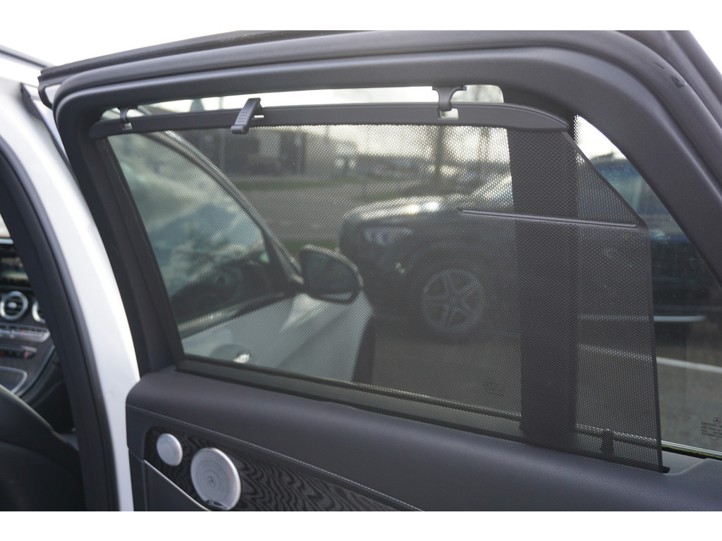 Mercedes-Benz GLC 300 4MATIC l AMG line l 245 PK l Panoramadak l Burmester l Stoelkoeling en stoelverwarming l Keyless Go l Distronic l Trekhaak w 48530313-25.jpg | Sterdome B.V.