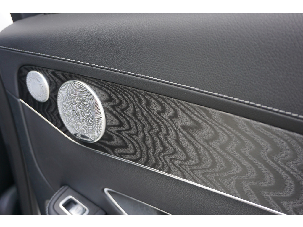 Mercedes-Benz GLC 300 4MATIC l AMG line l 245 PK l Panoramadak l Burmester l Stoelkoeling en stoelverwarming l Keyless Go l Distronic l Trekhaak w 48530313-26.jpg | Sterdome B.V.