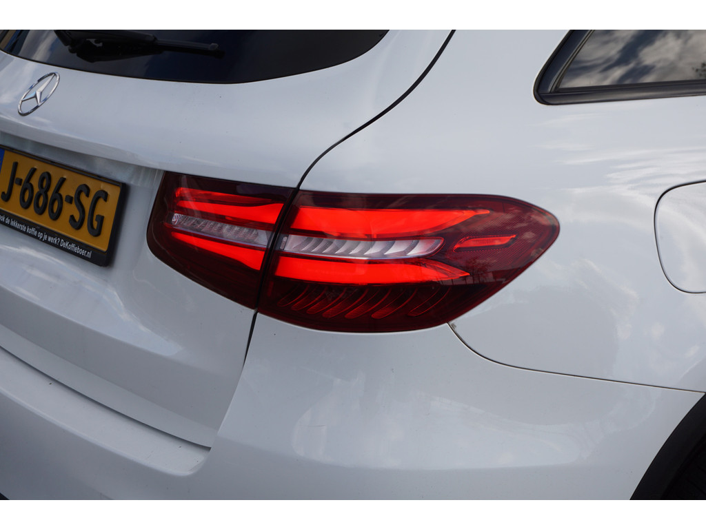 Mercedes-Benz GLC 300 4MATIC l AMG line l 245 PK l Panoramadak l Burmester l Stoelkoeling en stoelverwarming l Keyless Go l Distronic l Trekhaak w 48530313-27.jpg | Sterdome B.V.