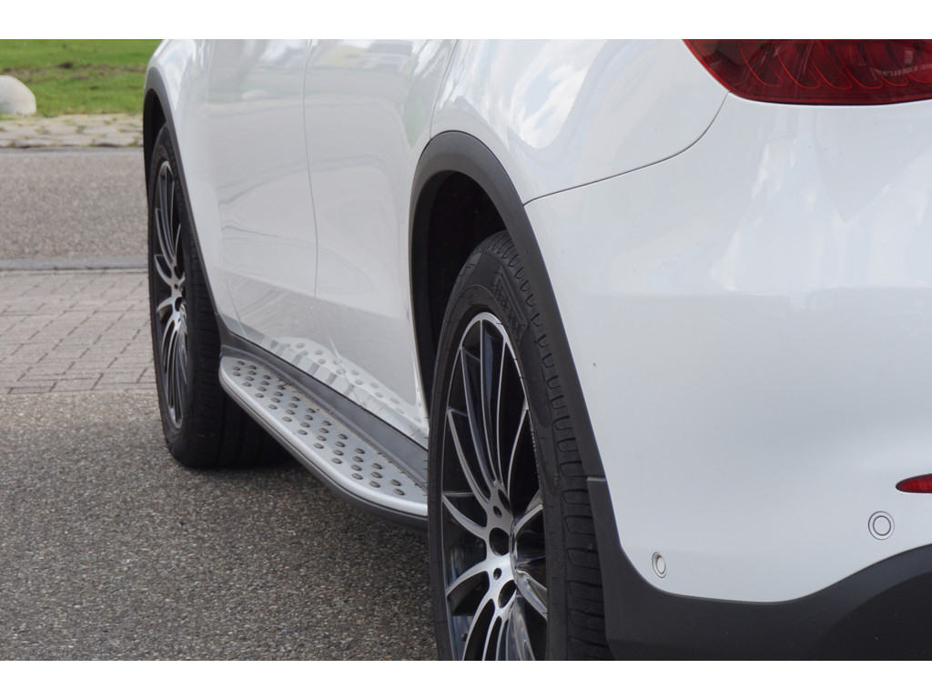 Mercedes-Benz GLC 300 4MATIC l AMG line l 245 PK l Panoramadak l Burmester l Stoelkoeling en stoelverwarming l Keyless Go l Distronic l Trekhaak w 48530313-28.jpg | Sterdome B.V.