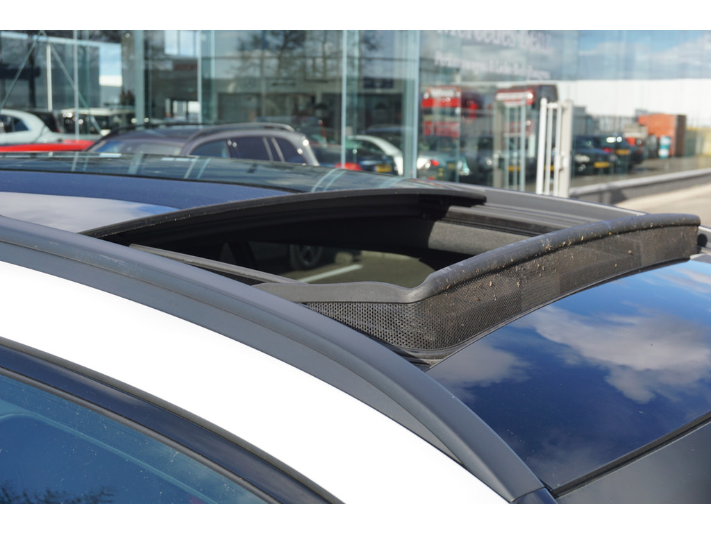 Mercedes-Benz GLC 300 4MATIC l AMG line l 245 PK l Panoramadak l Burmester l Stoelkoeling en stoelverwarming l Keyless Go l Distronic l Trekhaak w 48530313-31.jpg | Sterdome B.V.