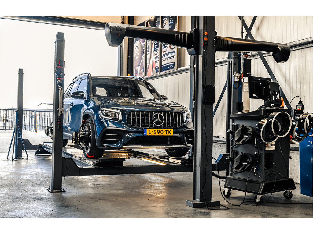 Mercedes-Benz GLC 300 4MATIC l AMG line l 245 PK l Panoramadak l Burmester l Stoelkoeling en stoelverwarming l Keyless Go l Distronic l Trekhaak w 48530313-32.jpg | Sterdome B.V.