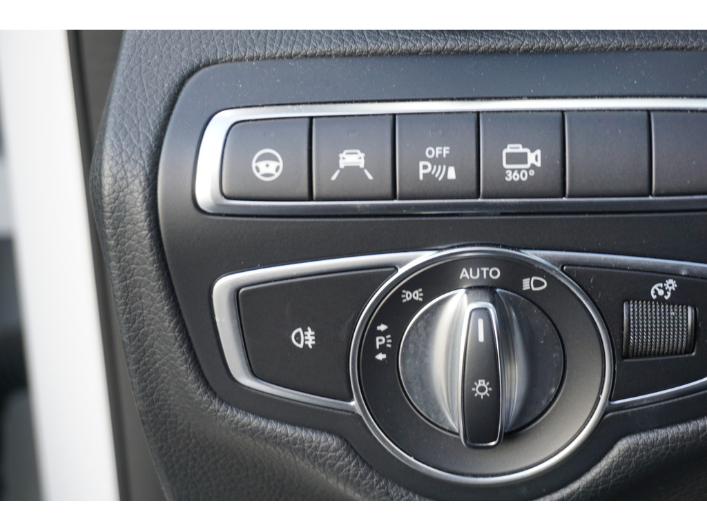 Mercedes-Benz GLC 300 4MATIC l AMG line l 245 PK l Panoramadak l Burmester l Stoelkoeling en stoelverwarming l Keyless Go l Distronic l Trekhaak w 48530313-4.jpg | Sterdome B.V.