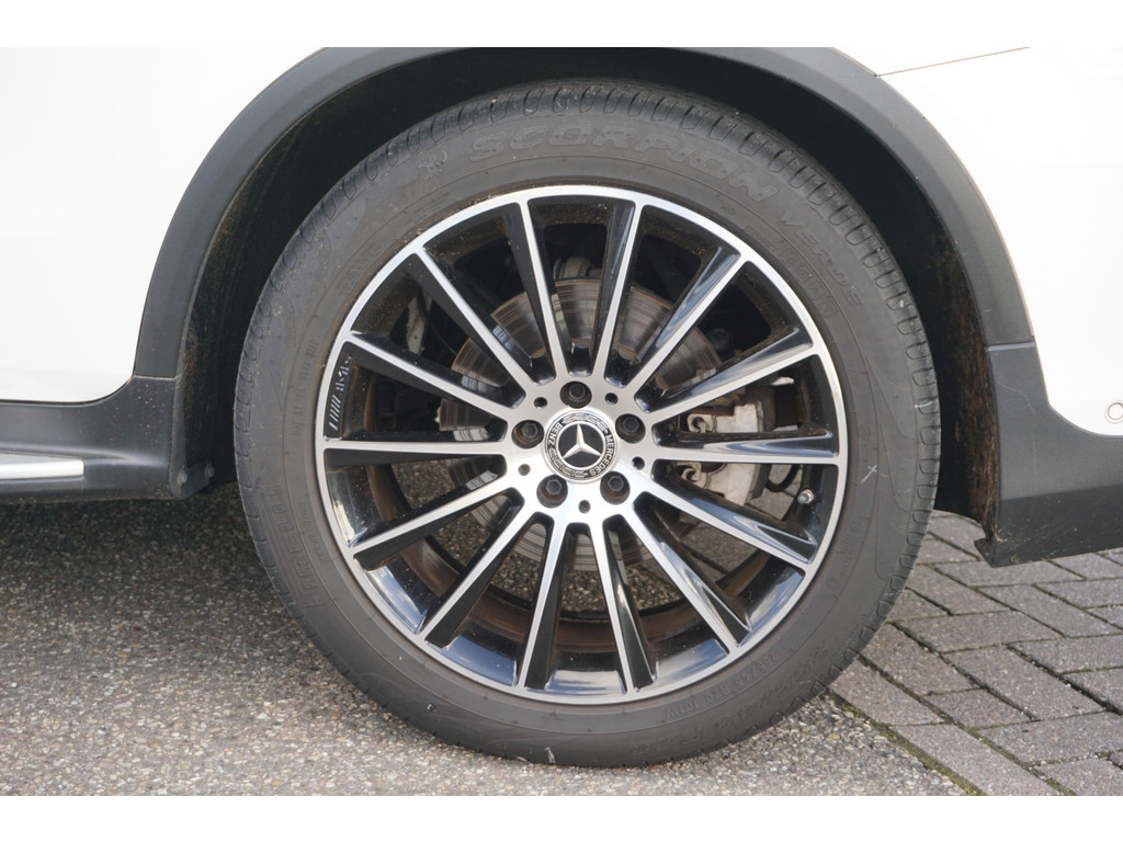 Mercedes-Benz GLC 300 4MATIC l AMG line l 245 PK l Panoramadak l Burmester l Stoelkoeling en stoelverwarming l Keyless Go l Distronic l Trekhaak w 48530313-9.jpg | Sterdome B.V.