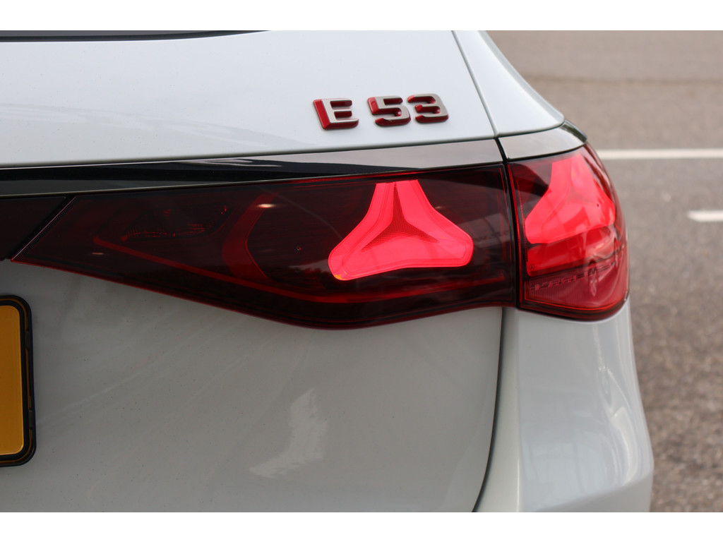 Mercedes-Benz E-Klasse Estate AMG 53 4MATIC+ Night Edition l Hyperscreen l Achteras Sturing l MULTIBEAM LED l Panoramadak l 360 gr Camera l Distronic P 48671807-29.jpg | Sterdome B.V.