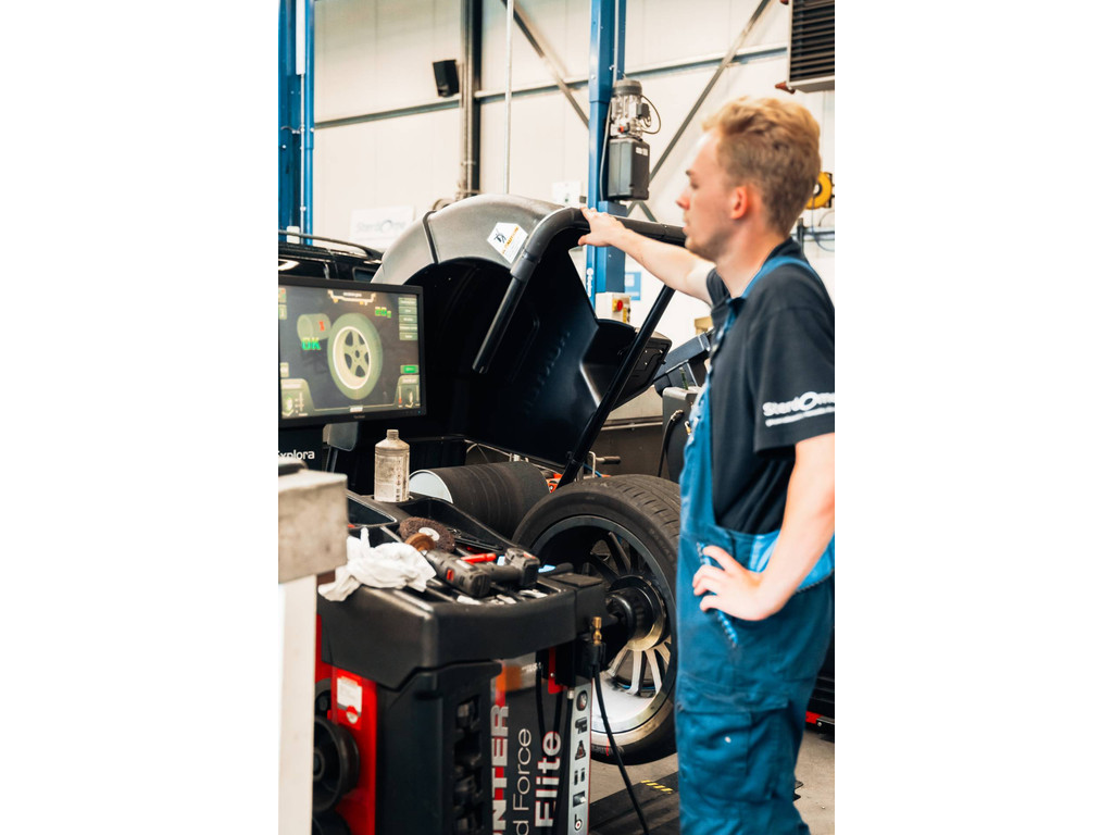 Mercedes-Benz E-Klasse Estate AMG 53 4MATIC+ Night Edition l Hyperscreen l Achteras Sturing l MULTIBEAM LED l Panoramadak l 360 gr Camera l Distronic P 48671807-35.jpg | Sterdome B.V.