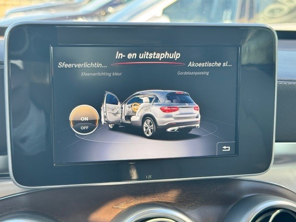 Mercedes-Benz GLC 250 4MATIC Premium Plus l Beige leder interieur l 360 gr Camera l Burmester l stoelverwarming l Memory l LEDl Trekhaak wegklapba 48758907-17.jpg | Sterdome B.V.