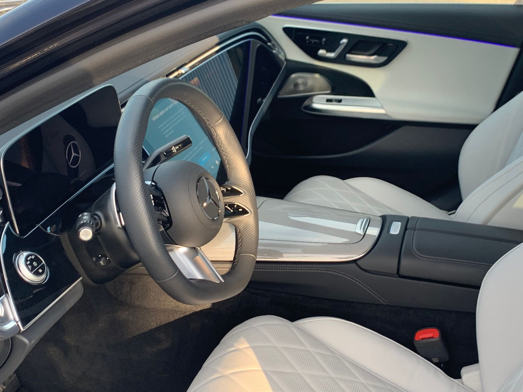 Mercedes-Benz E-Klasse 400 e 4MATIC AMG Line l Panoramadak l Techniek pakket l Achteras sturing l Hyperscreen l Nappa Leder l Burmester l Multibeam LED 49169184-1.jpg | Sterdome B.V.