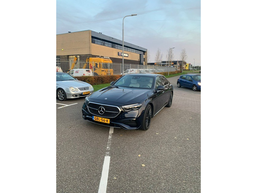 Mercedes-Benz E-Klasse 400 e 4MATIC AMG Line l Panoramadak l Techniek pakket l Achteras sturing l Hyperscreen l Nappa Leder l Burmester l Multibeam LED 49169184-3.jpg | Sterdome B.V.