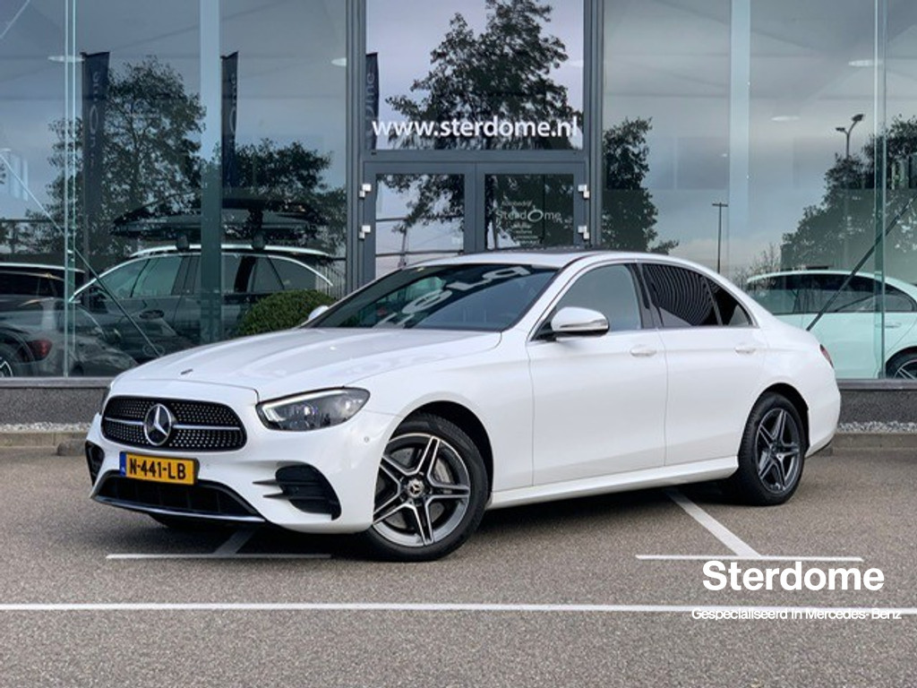 Mercedes-Benz E-Klasse 300 e AMG Line l Schuif- kanteldak l Multibeam LED l Afneembare Trekhaak l Camaera l Stoelverwarming l Dodehoek detectie l 49272798-0.jpg | Sterdome B.V.