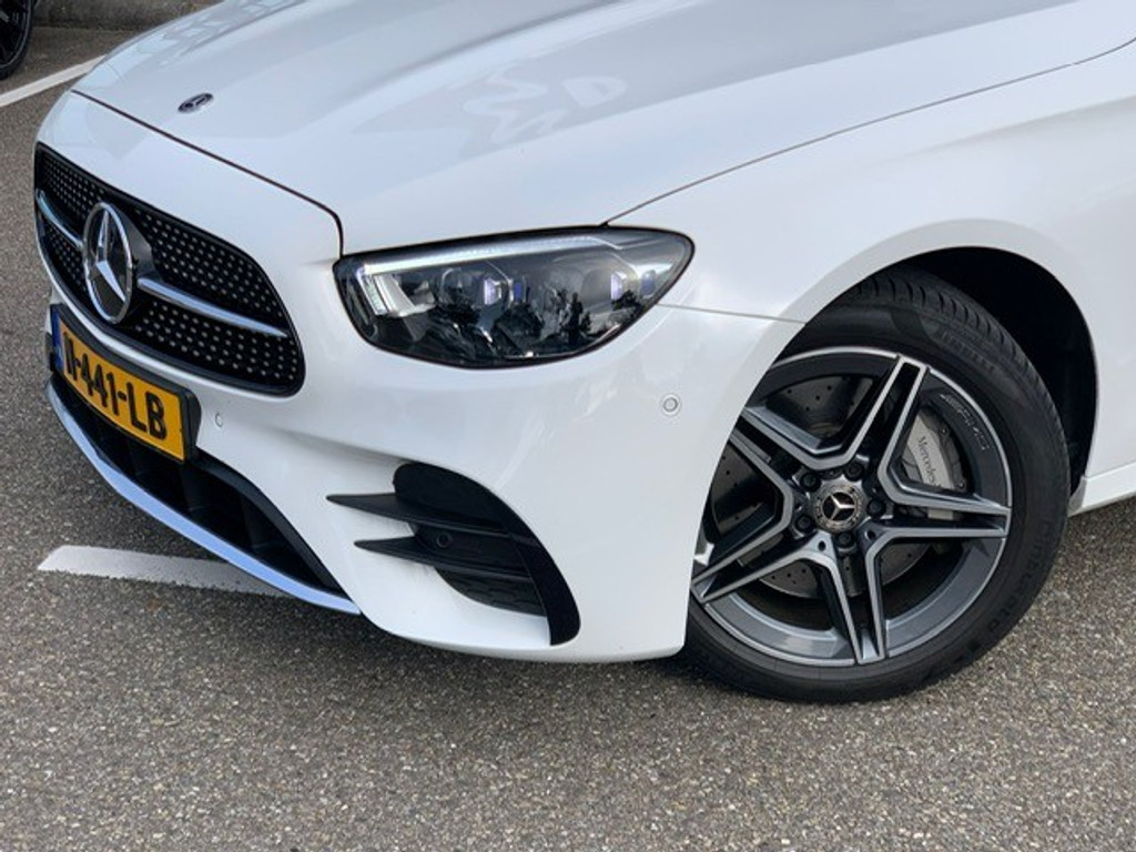 Mercedes-Benz E-Klasse 300 e AMG Line l Schuif- kanteldak l Multibeam LED l Afneembare Trekhaak l Camaera l Stoelverwarming l Dodehoek detectie l 49272798-2.jpg | Sterdome B.V.