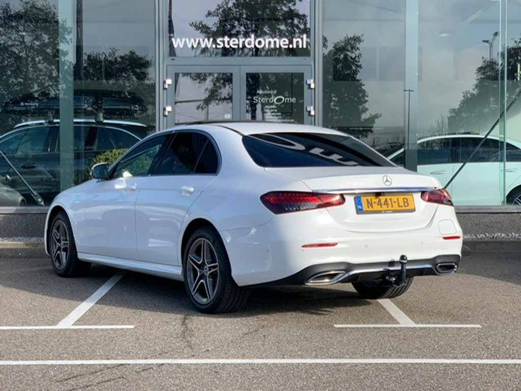 Mercedes-Benz E-Klasse 300 e AMG Line l Schuif- kanteldak l Multibeam LED l Afneembare Trekhaak l Camaera l Stoelverwarming l Dodehoek detectie l 49272798-4.jpg | Sterdome B.V.