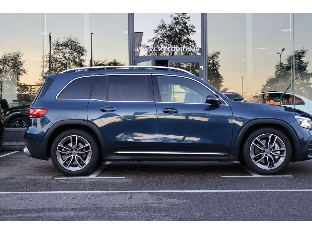 Mercedes-Benz GLB AMG 35 4MATIC l 306 PK l MBUX l Camera l LED l Wegklapbare Trekhaak l PTS l Airconditioning l Dode hoek assistent l 49431565-2.jpg | Sterdome B.V.