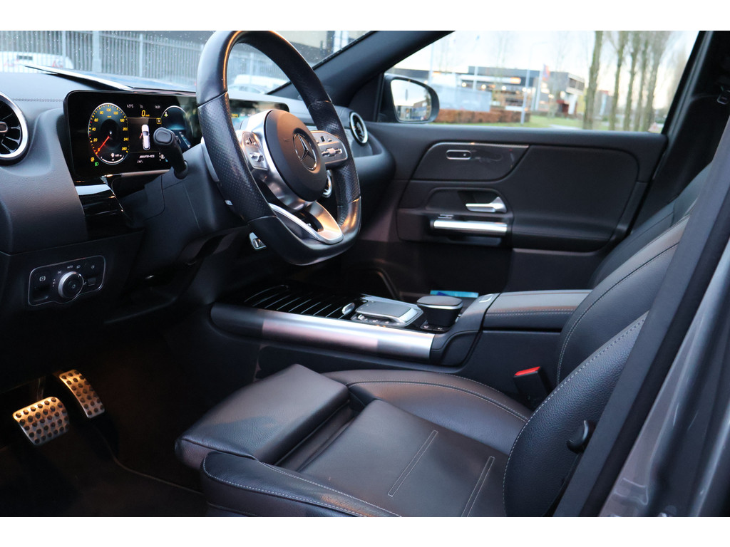 Mercedes-Benz GLA AMG 35 4MATIC I Panoramadak I MBUX l Spiegelpakket l 360 gr Camera l LEDER interieur l Dodehoek assistent l Night pakket l Stoel 49527259-1.jpg | Sterdome B.V.