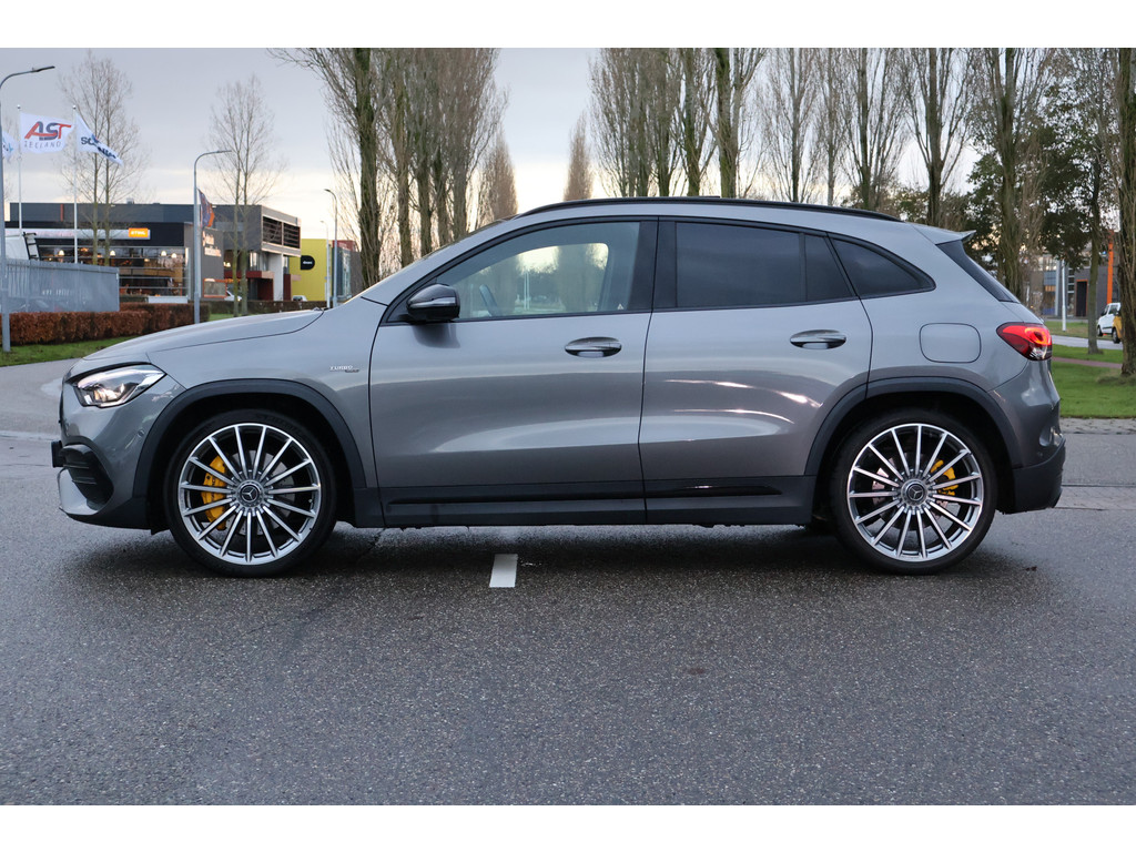 Mercedes-Benz GLA AMG 35 4MATIC I Panoramadak I MBUX l Spiegelpakket l 360 gr Camera l LEDER interieur l Dodehoek assistent l Night pakket l Stoel 49527259-2.jpg | Sterdome B.V.
