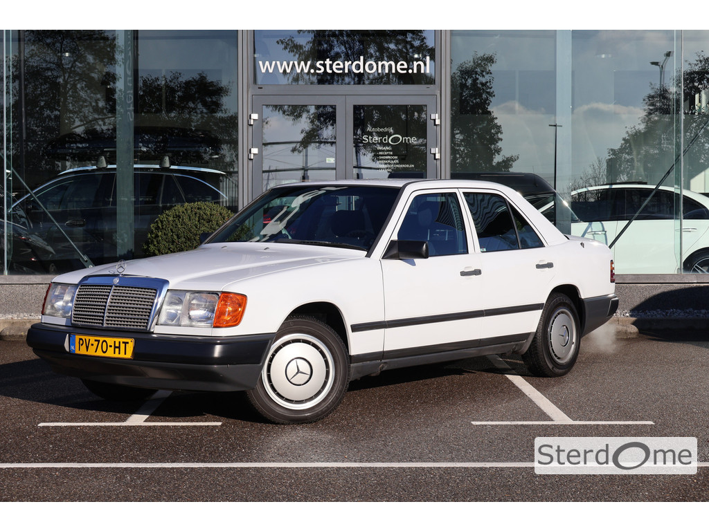 Mercedes-Benz E-Klasse 200-500 260 E l 6 Cilinder l Nederlandse Auto l Boekjes l Afneembare trekhaak l Zeer nette Staat l 49558715-0.jpg | Sterdome B.V.