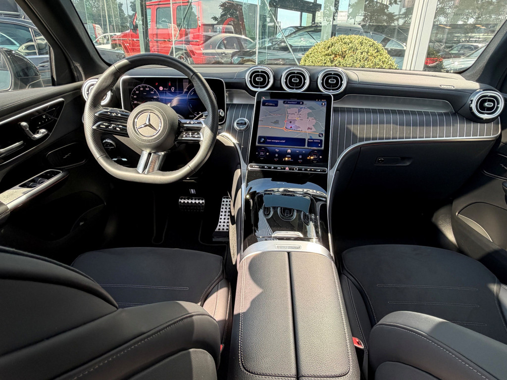 Mercedes-Benz GLC 300e 4MATIC AMG Line l AIRMATIC l Meesturende Achteras l Memory l DIGITAL LIGHT l 50260452-1.jpg | Sterdome B.V.