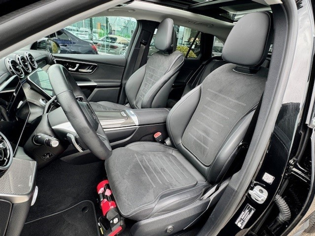 Mercedes-Benz GLC 300e 4MATIC AMG I Airmatic l Gestuurde achteras l Panoramadak l Burmester l Distronic l LED met adaptief groot licht assistent l 50359173-1.jpg | Sterdome B.V.