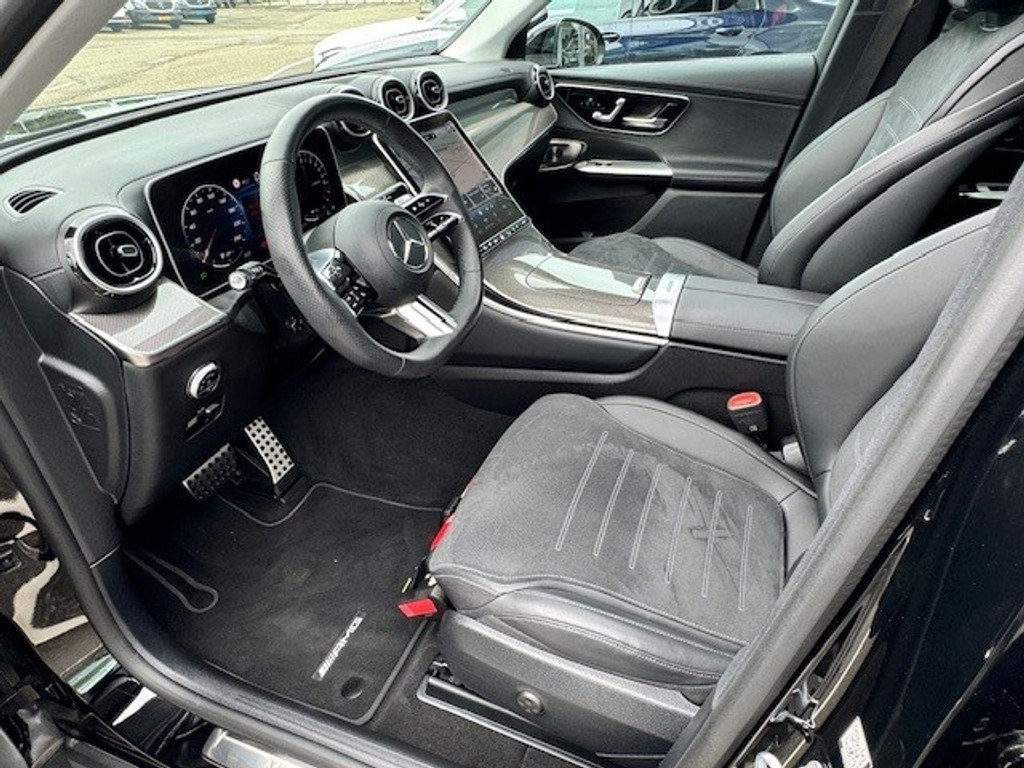 Mercedes-Benz GLC 300e 4MATIC AMG I Airmatic l Gestuurde achteras l Panoramadak l Burmester l Distronic l LED met adaptief groot licht assistent l 50359173-1.jpg | Sterdome B.V.