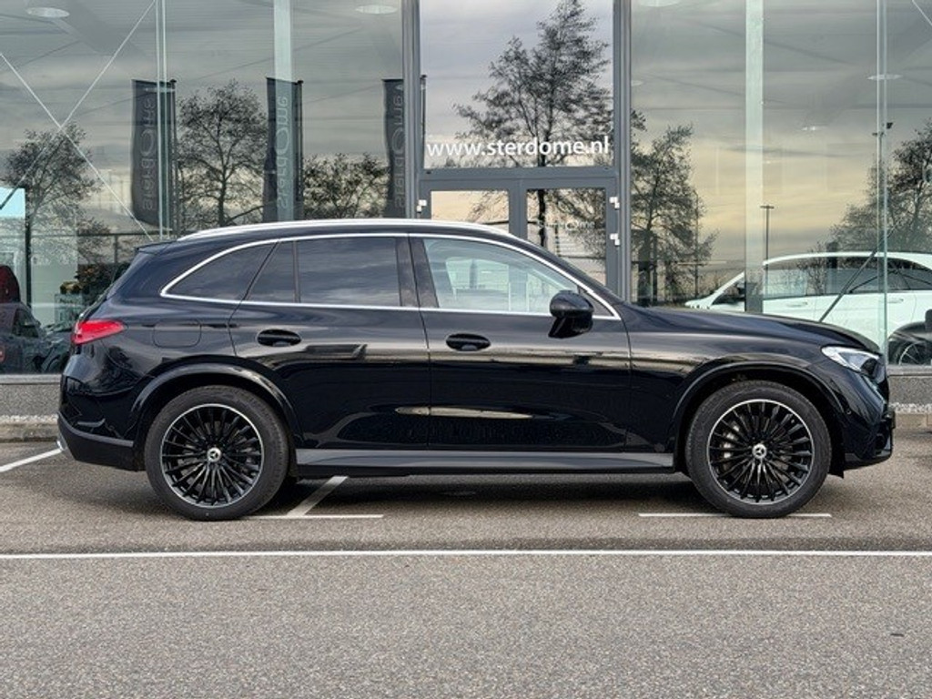 Mercedes-Benz GLC 300e 4MATIC AMG I Airmatic l Gestuurde achteras l Panoramadak l Burmester l Distronic l LED met adaptief groot licht assistent l 50359173-2.jpg | Sterdome B.V.