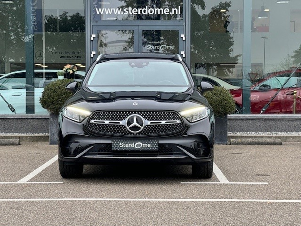 Mercedes-Benz GLC 300e 4MATIC AMG I Airmatic l Gestuurde achteras l Panoramadak l Burmester l Distronic l LED met adaptief groot licht assistent l 50359173-4.jpg | Sterdome B.V.