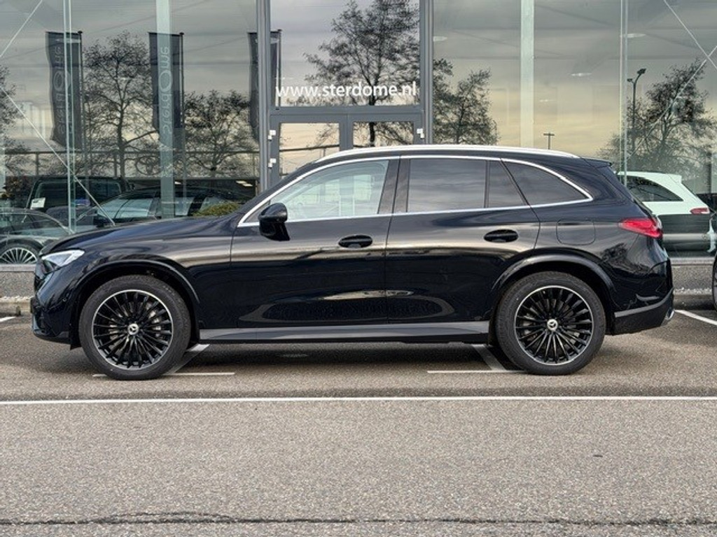 Mercedes-Benz GLC 300e 4MATIC AMG I Airmatic l Gestuurde achteras l Panoramadak l Burmester l Distronic l LED met adaptief groot licht assistent l 50359173-4.jpg | Sterdome B.V.