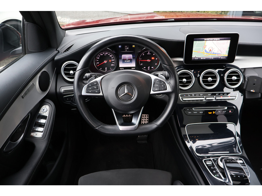 Mercedes-Benz GLC 250 d 4MATIC AMG l Panoramadak l Trekhaak l Stoelverwarming I Camera I Night Pakket l PTS l LED l Airconditioning lSpiegel pakke 50955062-1.jpg | Sterdome B.V.